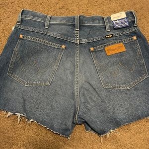 New wrangler shorts high rise